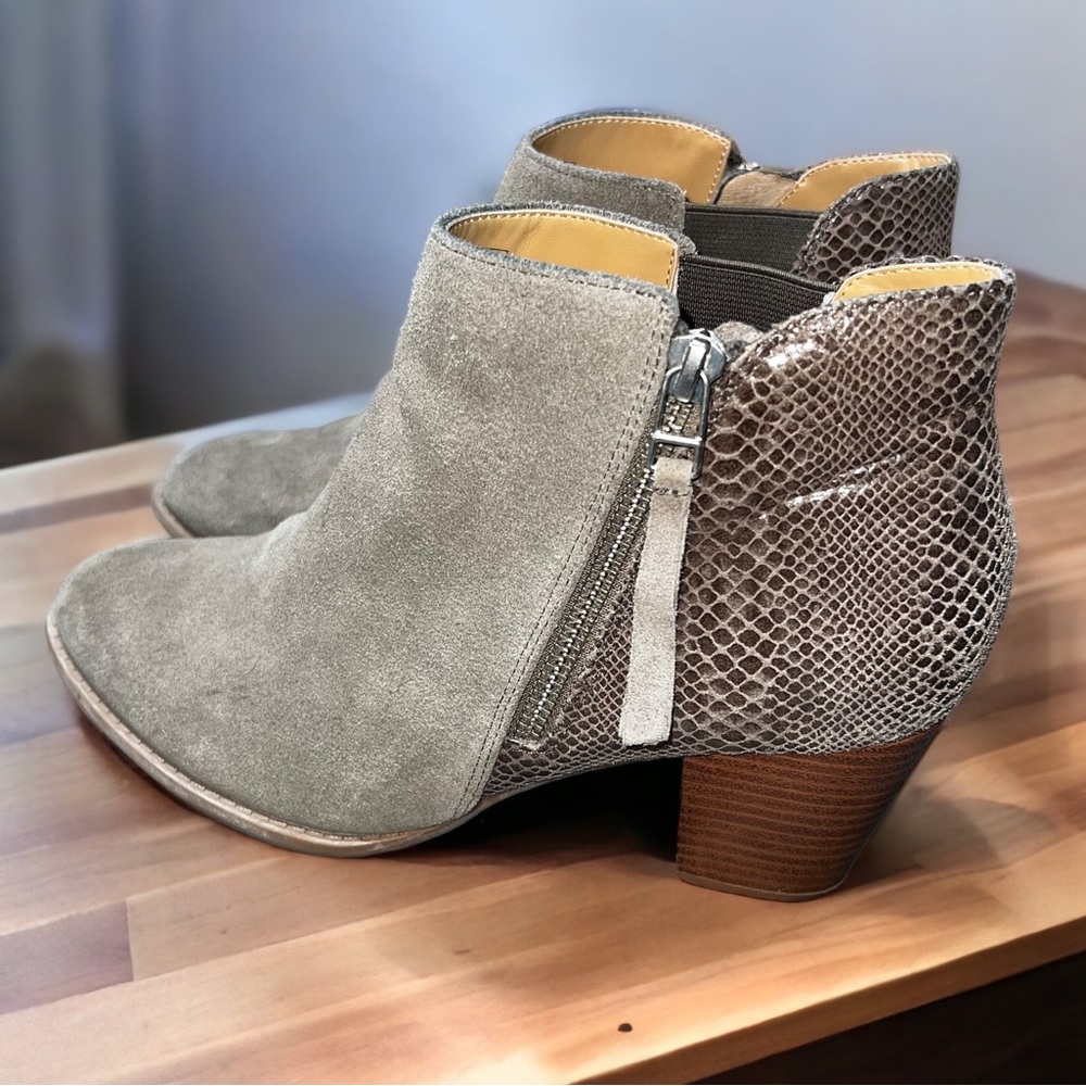 Womens Vionic Boot Size 9 Suede